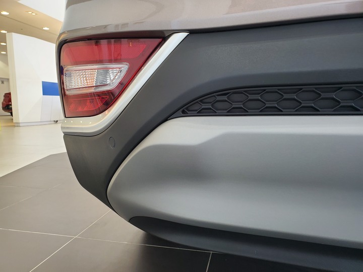 [靜態賞車] 進口身份的第4代Hyundai Santa Fe 5+2七人座休旅 大地銅色