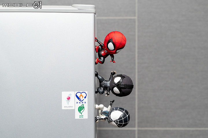 滿滿的 Spider-Man！Hot Toys《蜘蛛人：新宇宙》燈箱、Cosbaby玩偶開箱報告