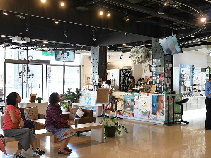 高雄市 鹽埕區 高雄市電影館 — 南臺灣藝術電影夢想生活的國度