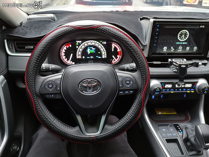 20年式TOYOTA RAV4 2.0旗艦簡易開箱文及近期使用感想