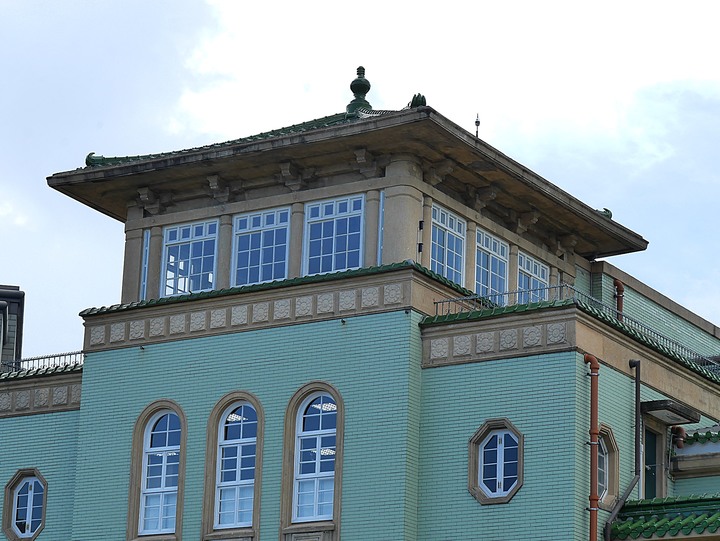 高雄市 鹽埕區 高雄市立歷史博物館 — 由官署變身為都市博物館的帝冠式建築