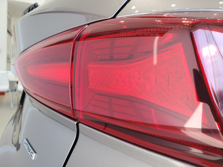[靜態賞車] 進口身份的第4代Hyundai Santa Fe 5+2七人座休旅 大地銅色