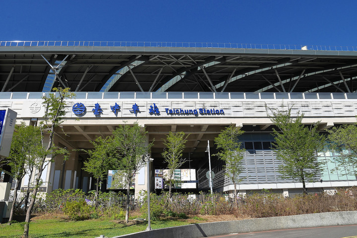 臺中市 中區 第二代與第三代臺中火車站 — 可能是全臺唯一、三代車站並存的交通樞紐