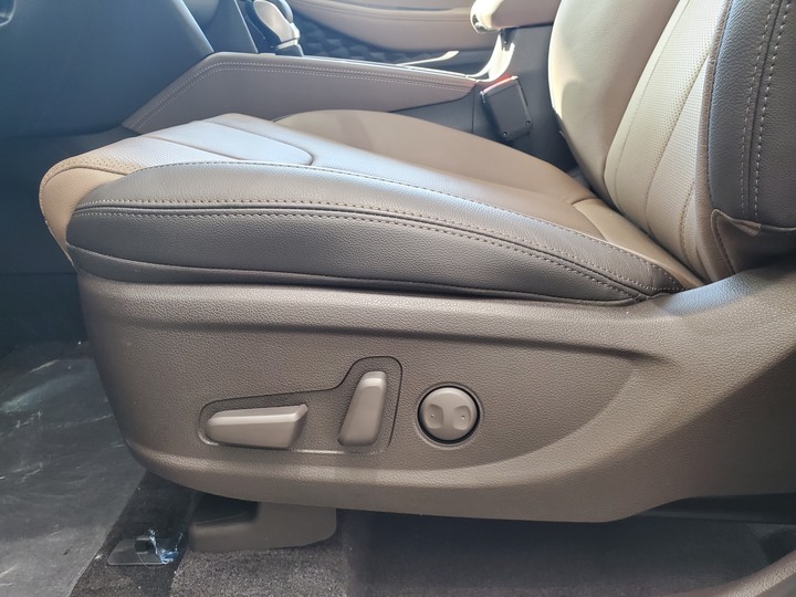 [靜態賞車] 進口身份的第4代Hyundai Santa Fe 5+2七人座休旅 大地銅色