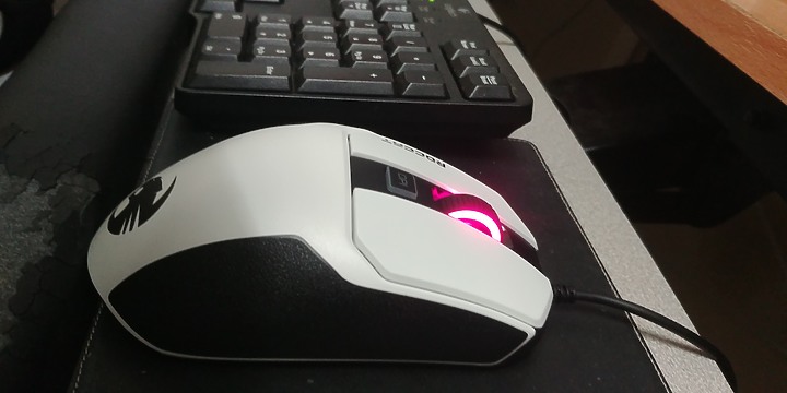 【小宅開箱】德國冰豹 Roccat Kain 102 AIMO 光學滑鼠 白色－不專業開箱 單純分享心得