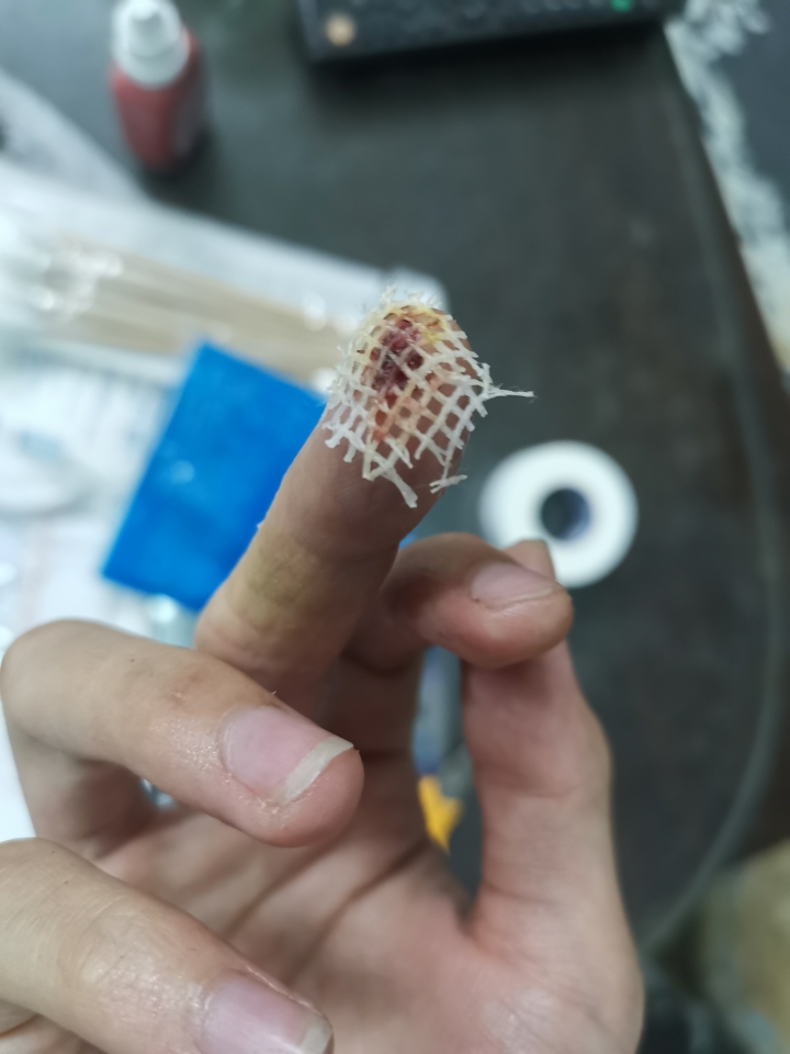 請問這個紗布要換嗎