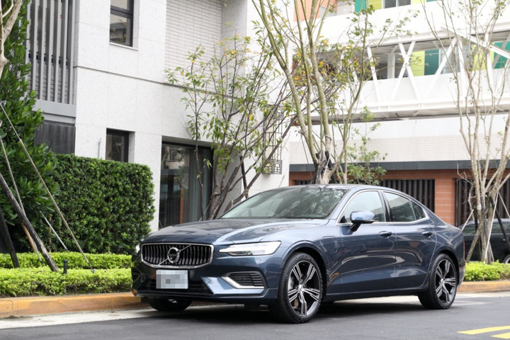 世代交替 S60 x New S60 T6 Inscription
