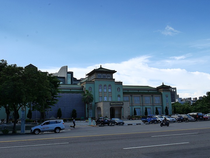 高雄市 鹽埕區 高雄市立歷史博物館 — 由官署變身為都市博物館的帝冠式建築