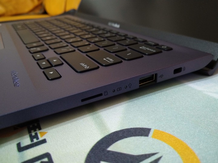 【開箱評測】業務界的小鋼砲 : 低調奢華的 ASUS VIVOBOOK 14 X412FA-0148B8265U 孔雀藍
