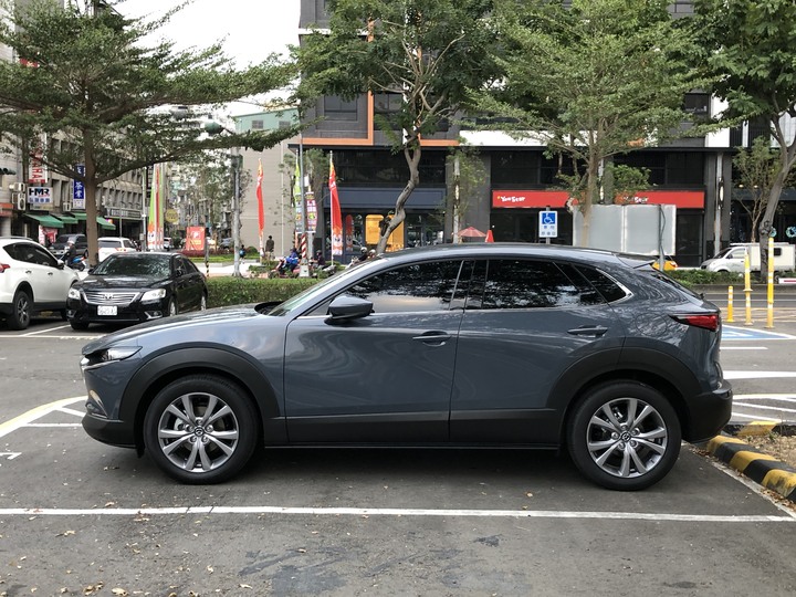 [開箱] CX-30 極境灰 新手開箱文