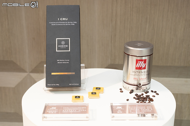再創標竿！ 星宇航空機上餐飲與服務備品正式揭幕！