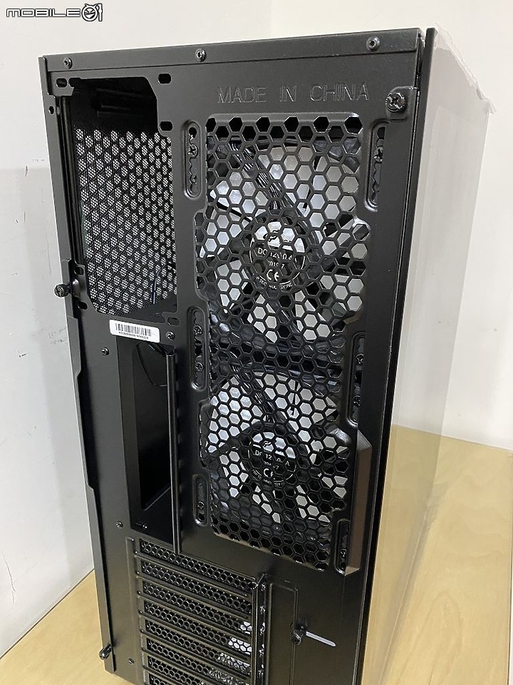 [開箱] RGB火力展示庫雙後抽水平風道新架構 FSP 全漢CMT530光戰艦
