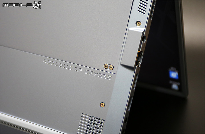 神龍大俠之GX502GW冰河透明系筆電分享