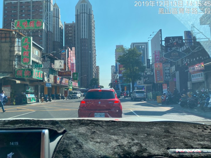 不知道有沒有人在TOYOTA原廠貼的隔熱紙，有白霧的現象？
