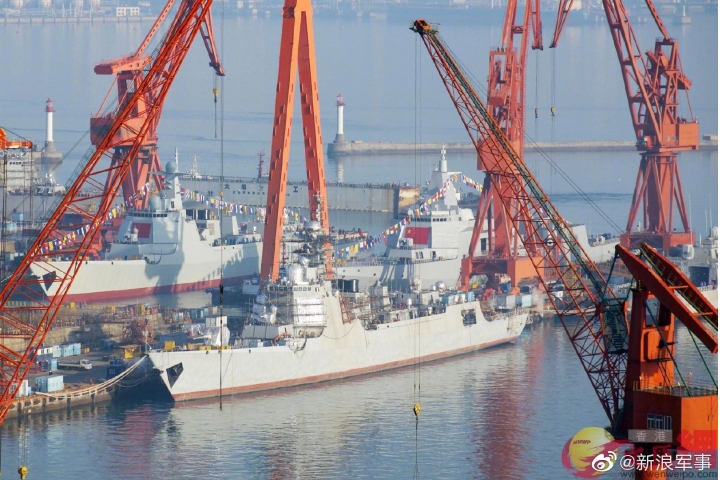 兩艘新盾艦同時下水