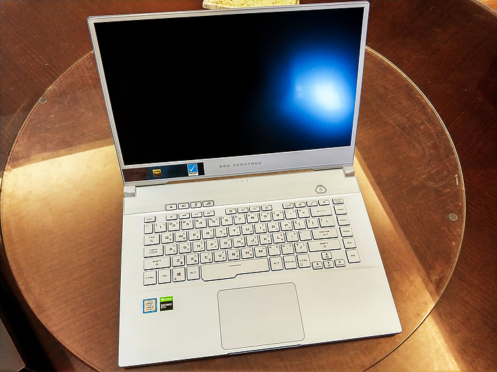 第一次分享：冰河藍的 ROG GU502GU