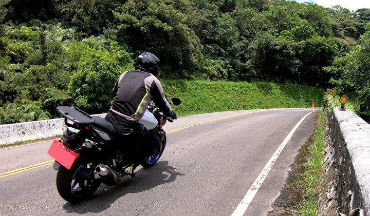 遊刃有餘 2016 SUZUKI SV650 試車心得報告