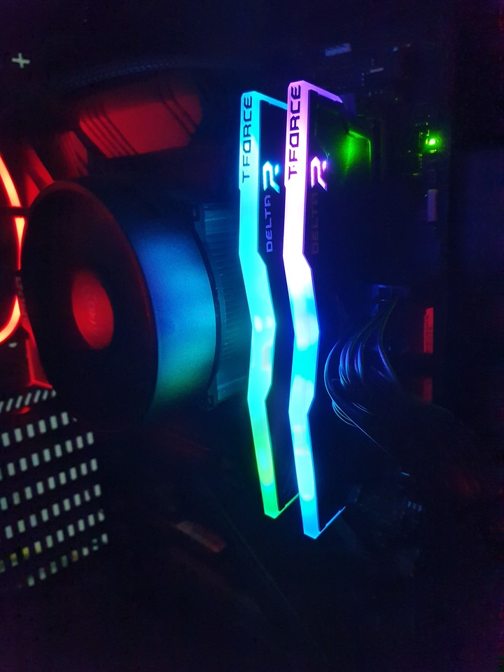 科賦KLEVV  CRAS II DDR4簡單開箱分享，同場加映T-Force Delta RGB DDR4