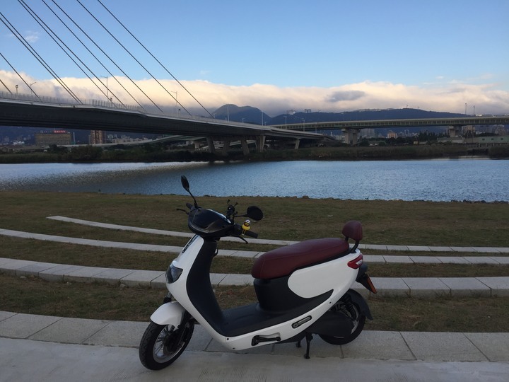 iE125 精緻型 深度開箱文&騎乘心得