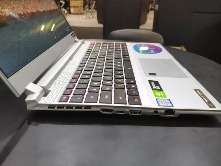 [分享]AERO 15 OLED白色款資訊月剁手體驗