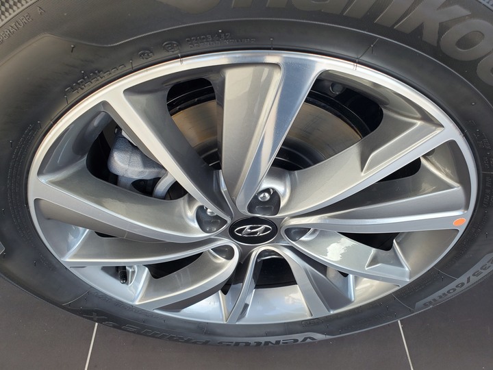[靜態賞車] 進口身份的第4代Hyundai Santa Fe 5+2七人座休旅 大地銅色