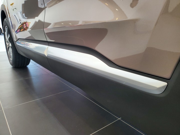 [靜態賞車] 進口身份的第4代Hyundai Santa Fe 5+2七人座休旅 大地銅色