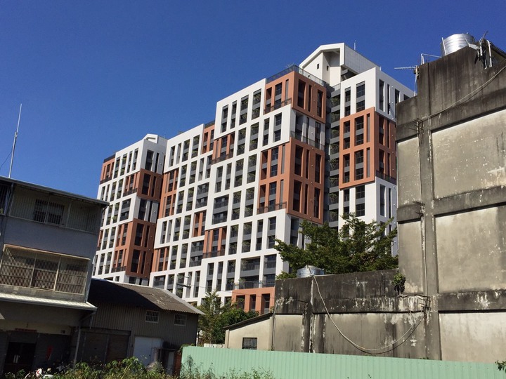 路過十一期新落成建案