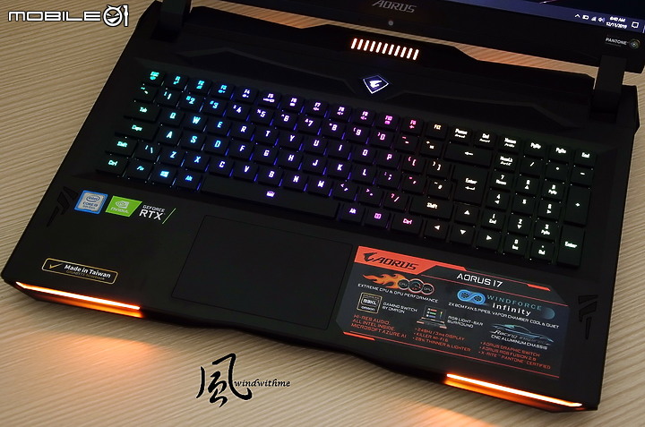 點我看大圖 機械式鍵盤與極窄邊框螢幕 - 技嘉 AORUS 17高階電競筆電解析
