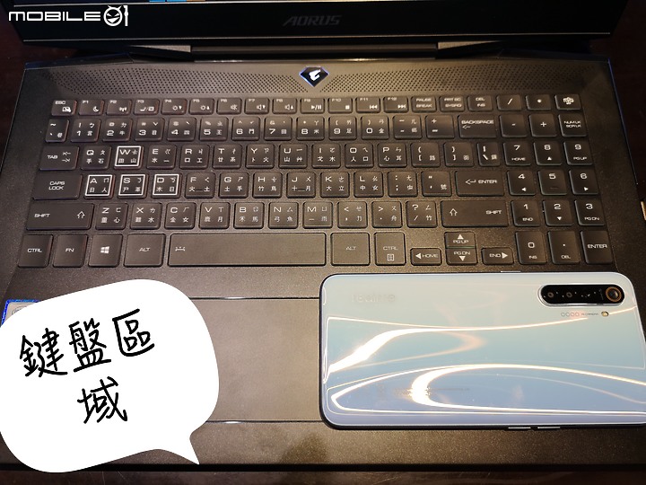 點我看大圖 GIGABYTE 筆電開箱體驗分享 AORUS 15_W9