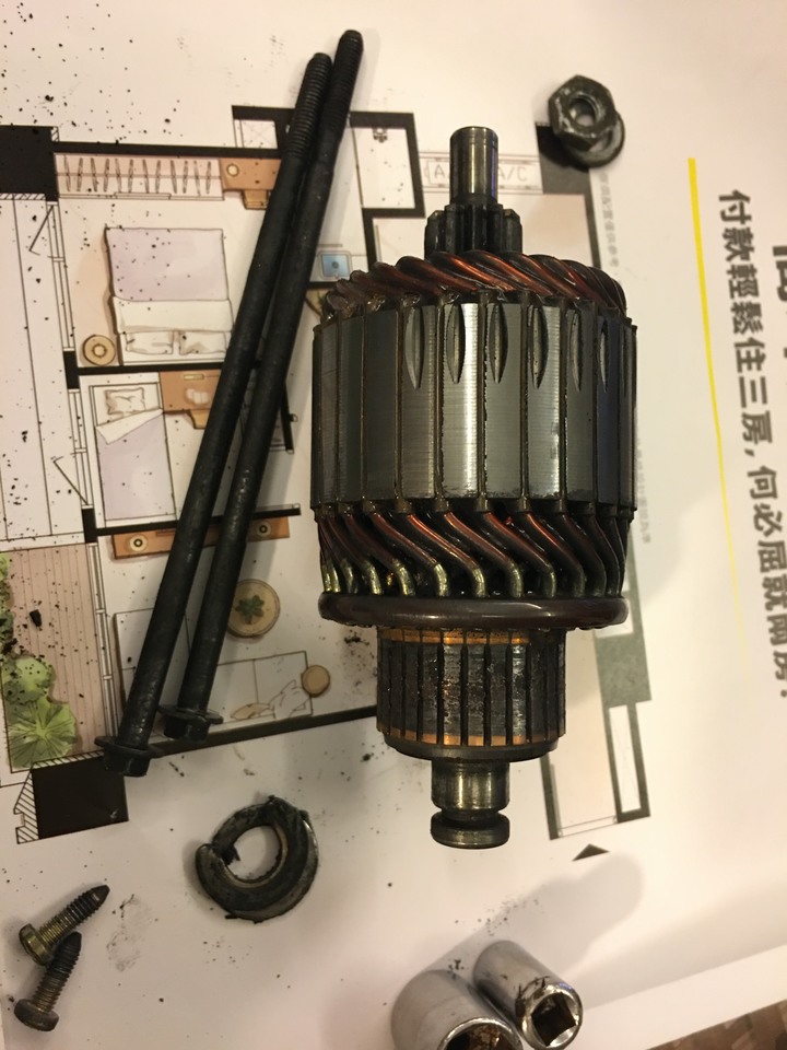 1. W210/E200K 電池充電不足 2. 啟動馬達故障維修紀錄 3. 電動椅開關故障清潔維修