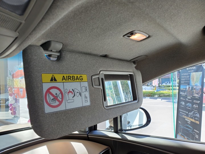 [靜態賞車] 進口身份的第4代Hyundai Santa Fe 5+2七人座休旅 大地銅色