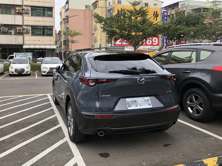 [開箱] CX-30 極境灰 新手開箱文