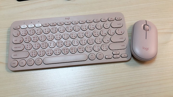 點我看大圖 【小宅開箱】美女寫真?!- 羅技Pebble M350 與 K380 多工藍牙 鍵盤