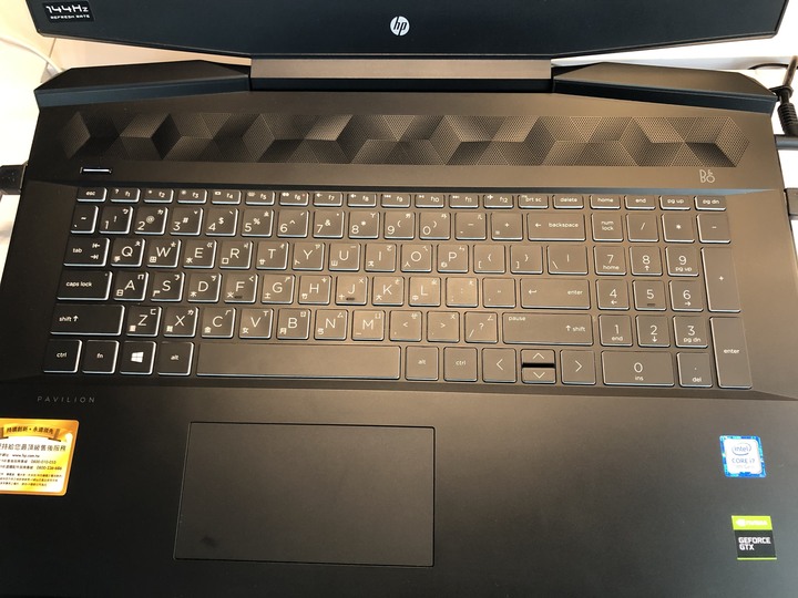簡單開箱分享 HP Pavilion Gaming 17-cd0015TX