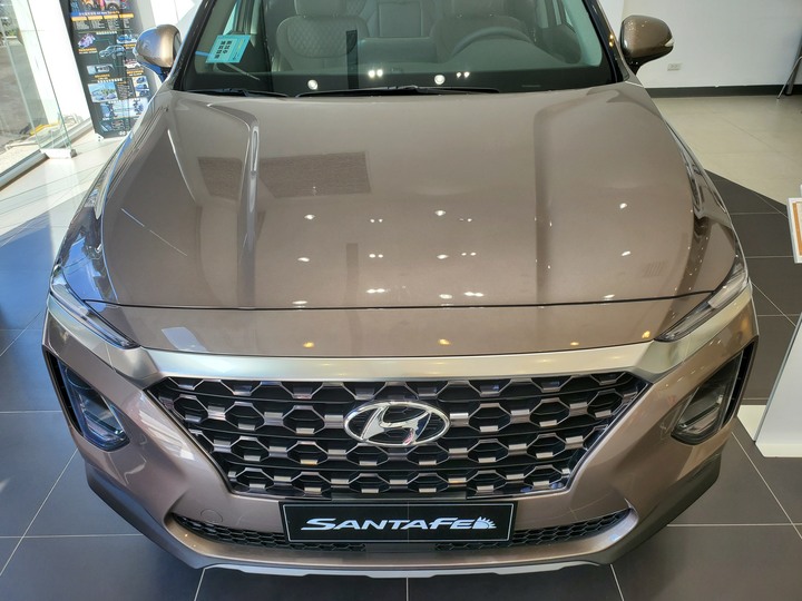 [靜態賞車] 進口身份的第4代Hyundai Santa Fe 5+2七人座休旅 大地銅色