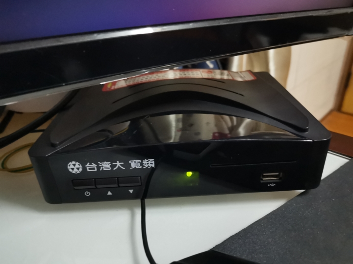 ［求救］電腦21：9螢幕＋第四台機上盒顯示問題