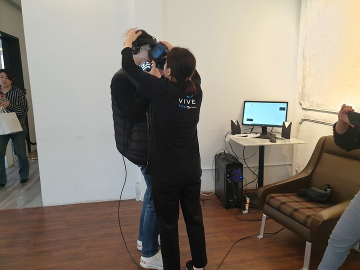 【體驗會分享~圖多~】HTC Vive Cosmos X Mobile01秘境旅行團 一秒帶你穿越到未來，輕鬆漫步至羅浮宮看蒙娜麗莎