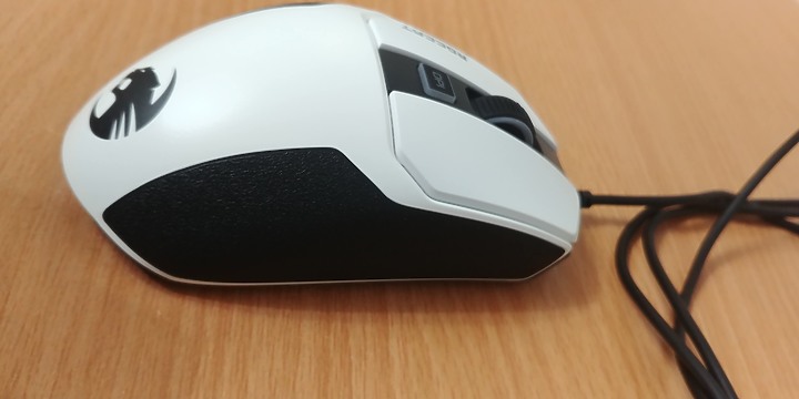 【小宅開箱】德國冰豹 Roccat Kain 102 AIMO 光學滑鼠 白色－不專業開箱 單純分享心得