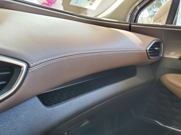 [靜態賞車] 進口身份的第4代Hyundai Santa Fe 5+2七人座休旅 大地銅色