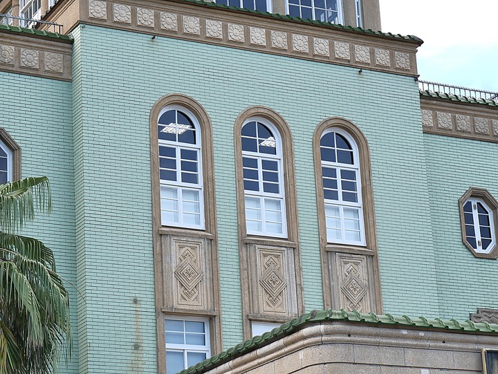 高雄市 鹽埕區 高雄市立歷史博物館 — 由官署變身為都市博物館的帝冠式建築