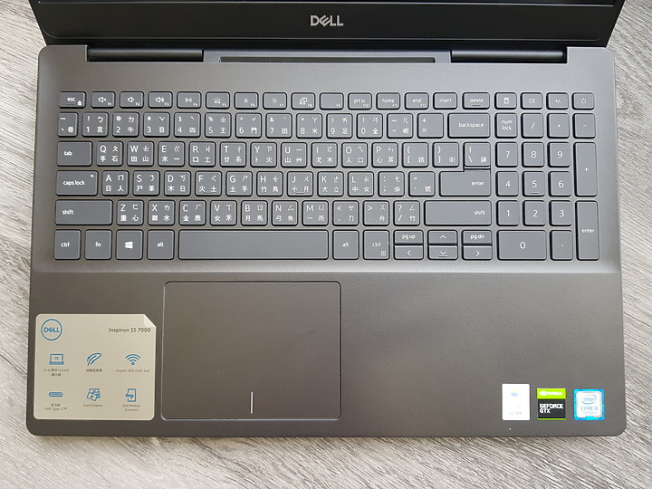 【小宅開箱】DELL Inspiron 15-7590-R1538BTW 深灰黑 文書非文書，電競非電競