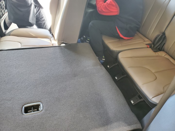 [靜態賞車] 進口身份的第4代Hyundai Santa Fe 5+2七人座休旅 大地銅色