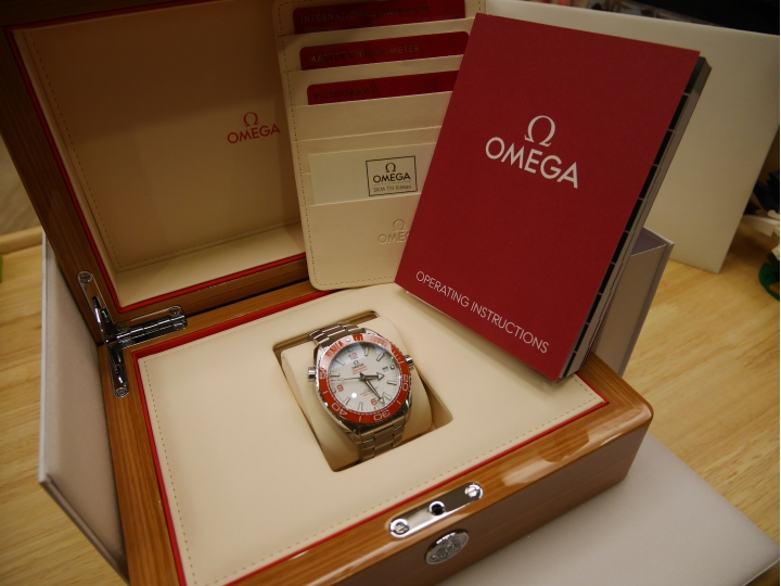Omega 2019新陶瓷橘海馬不專業開箱