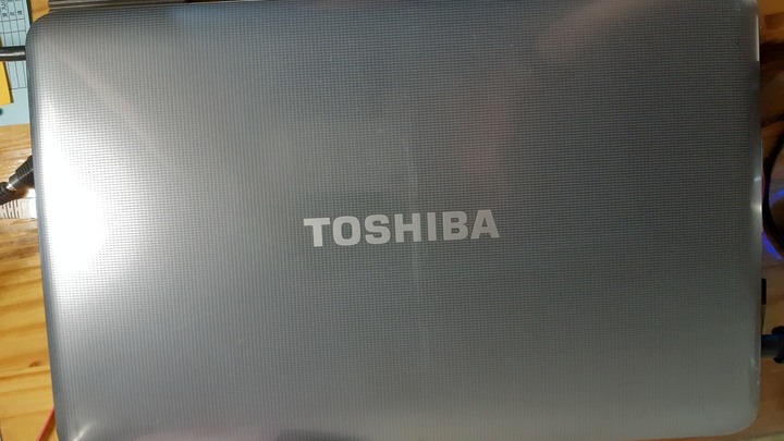 久違的Toshiba C850 不專業開箱