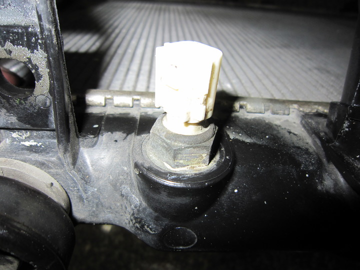 civic8冷氣風扇不會轉,自行更換