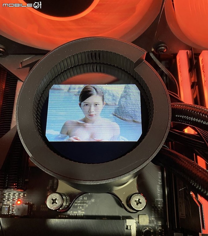 [開箱] 圓形 LCD 搭載 AORUS LIQUID ARGB AIO 信仰水冷