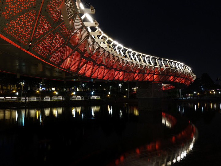 高雄市 三民區 愛河之心 — 令人醉心的璀璨光影湖景