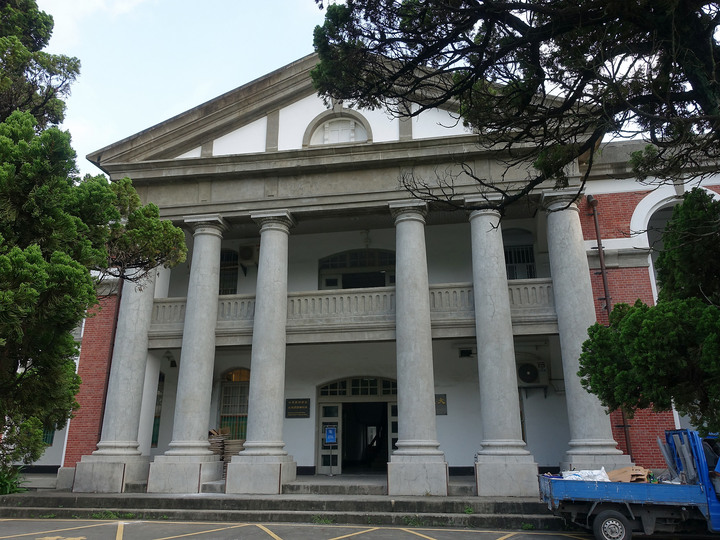 臺南市 東區 原日軍臺灣步兵第二聯隊營舍|禮賢樓、大成館及舊文學院館,外掛成功湖與榕園大榕樹 - 日治時期最南端陸軍前進基地