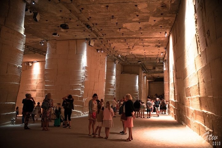 (遊記)南法|Carrières de Lumières光影採石場|Les Baux de Provence雷柏城|搭公車去看梵谷|自助旅行