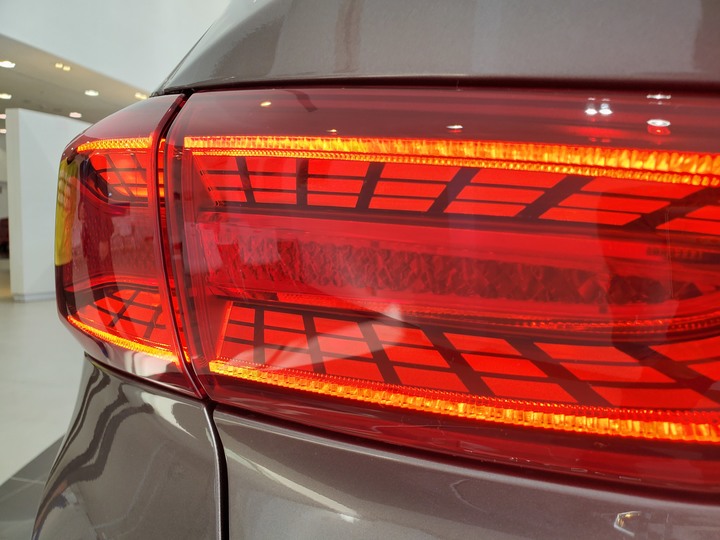 [靜態賞車] 進口身份的第4代Hyundai Santa Fe 5+2七人座休旅 大地銅色